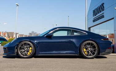 Porsche 911 GT3 TOURING (992) 3