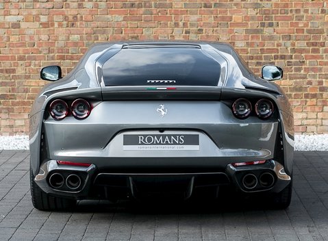 Ferrari 812 Superfast 5