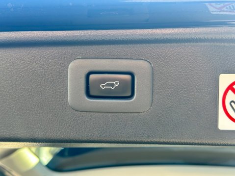 Toyota Vellfire Golden Eyes II Edition 43