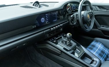 Porsche 911 GT3 Touring (992) 14