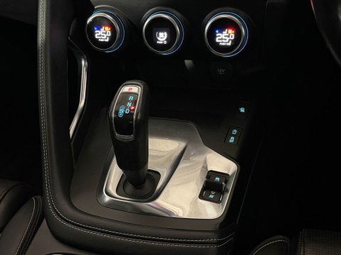 Jaguar E-Pace E-PACE R-DYNAMIC HSE 14