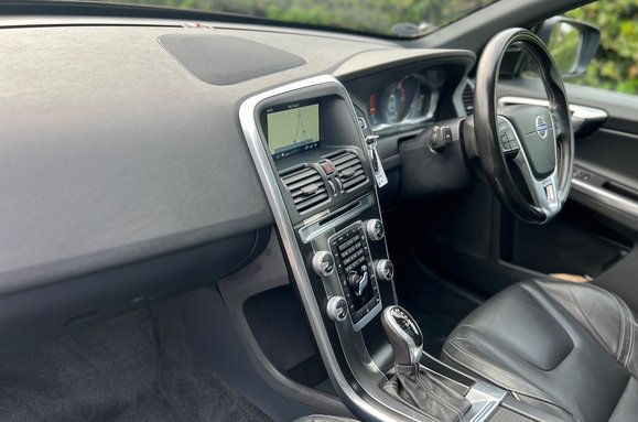 Volvo XC60 2.0 D4 R-DESIGN LUX NAV AUTO PAN ROOF 27