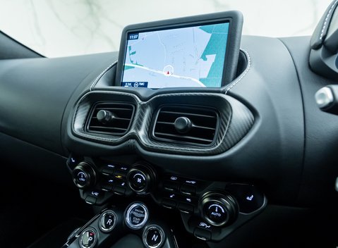 Aston Martin Vantage 17