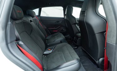 Porsche Taycan GTS Sport Turismo 14