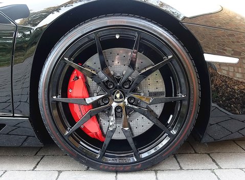 Lamborghini Aventador LP 700-4 Pirelli Edition 16