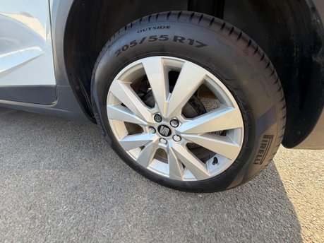 SEAT Arona TSI SE TECHNOLOGY 16