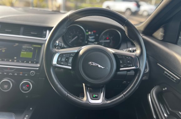Jaguar E-Pace R-DYNAMIC SE 33