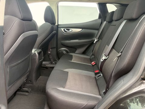 Nissan Qashqai 1.3 Qashqai N-Connecta DiG-T 5dr 40
