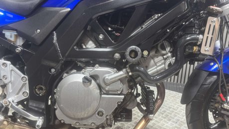 Suzuki SV650 N 2005 ONLY 25K MOT NAKED PERFECT A2 BIKE 650CC 43