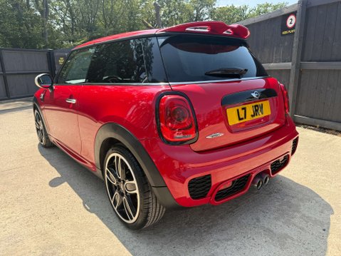 Mini Hatch 2.0 Cooper S Works 210 3dr 38
