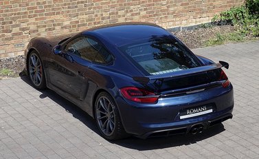 Porsche Cayman GT4 16
