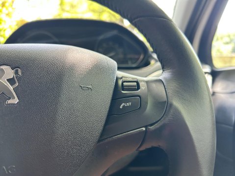 Peugeot 208 PURETECH S/S SIGNATURE 27