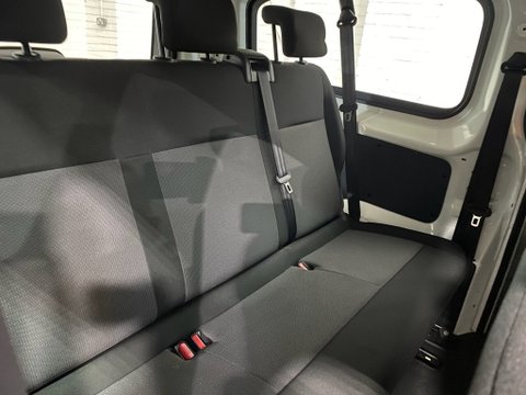 Vauxhall Vivaro Life COMBI L 19