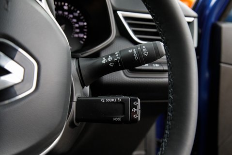 Renault Clio ICONIC TCE 17