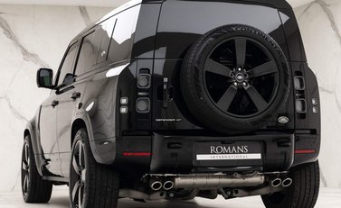 Land Rover Defender V8 4