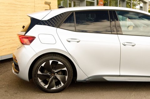 Cupra Born V2 8