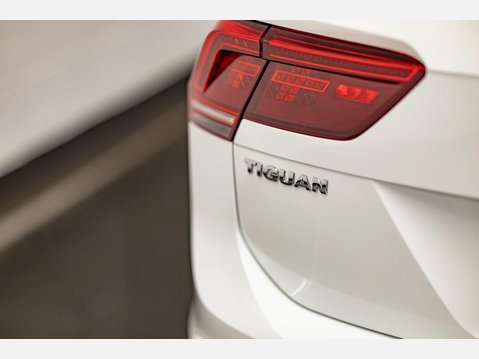 Volkswagen Tiguan 2.0 TDI R-Line Tech DSG 4Motion Euro 6 (s/s) 5dr 81