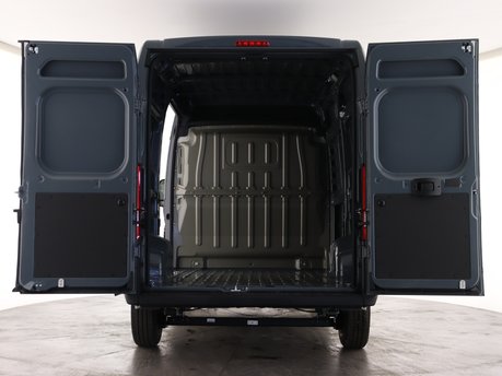 Peugeot Boxer 335 L2H2 BHDi 140 MT6 Professional 2
