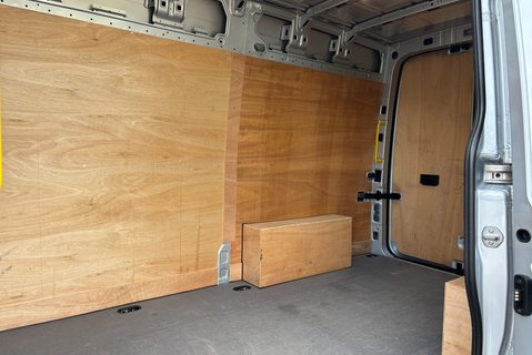 Volkswagen Crafter CR35 177 ps Tdi L2 H2 Trendline DSG Panel Van 9