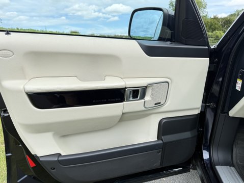 Land Rover Range Rover TDV8 VOGUE 27