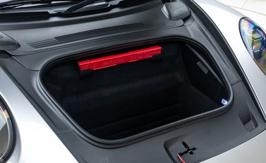 Porsche 911 Targa 4 GTS (992) 56