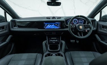 Porsche Cayenne TURBO E-HYBRID GT 18