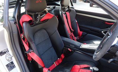 Porsche Cayman GT4 16