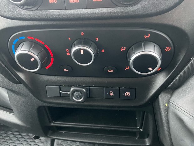 Iveco Daily Daily 35C14 2.3 3750 WB Business Luton Van 11