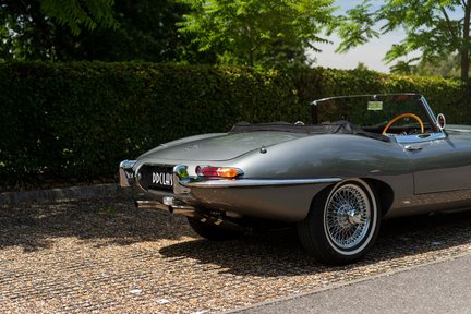 Jaguar E-Type 4.2 Roadster Series 1½ 16