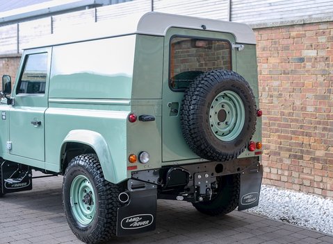 Land Rover Defender 90 Heritage Hard Top 21