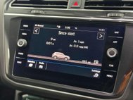 Volkswagen Tiguan 2.0 TDI R-Line Tech SUV 5dr Diesel DSG Euro 6 (s/s) (150 ps) 44