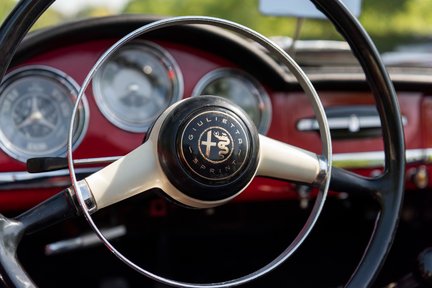 Alfa Romeo Giulietta Spider by Pininfarina 23