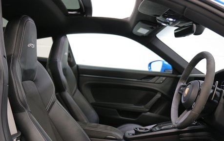 Porsche 911 Carrera GTS - Rear-Axle Steering, 18-Way Seats, Panoramic Roof and More 27