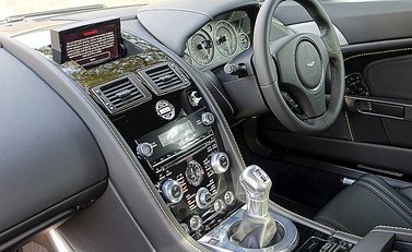 Aston Martin V12 Vantage Roadster 6