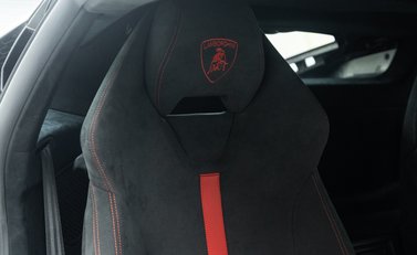 Lamborghini Huracan LP 640-4 PERFORMANTE 10