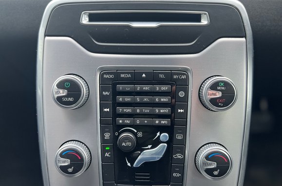 Volvo V70 2.0 D4 SE LUX AUTOMATIC ESTATE 35