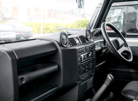 Land Rover Defender 90 XS 15