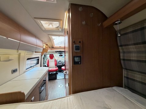 Auto-Trail V-Line 620 AUTOMATIC FIXED BED 27