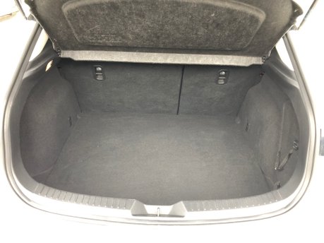 Mazda 3 2.0 SE-L NAV petrol manual 5 door, 1 owner £35 tax, 42,000m 16