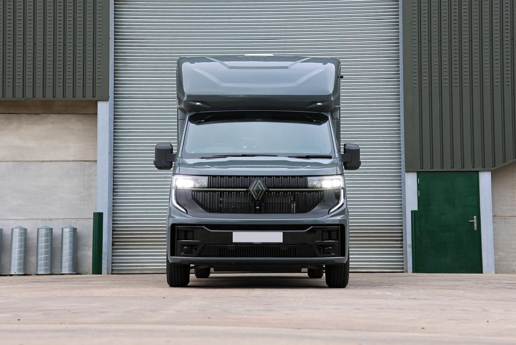 Renault Master 2026 Brand new 3.5 ton  AUTOMATIC Stallion build WITH REAR BED OPTION   6