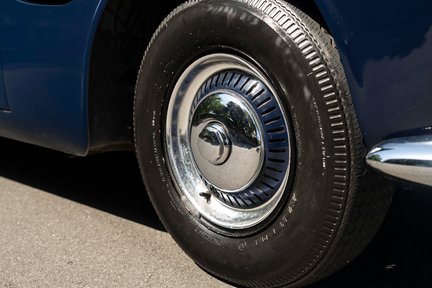 Aston Martin Lagonda Rapide Sports Saloon Manual 13