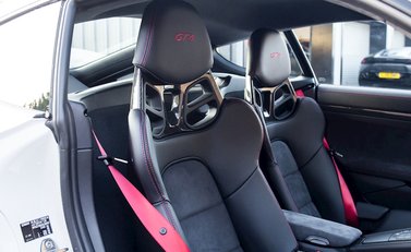 Porsche Cayman GT4 20