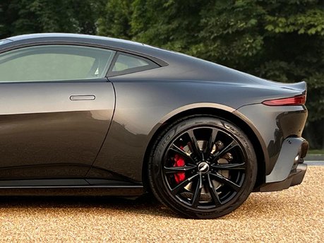 Aston Martin Vantage V8 10