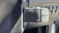 Renault Captur 1.5 dCi ENERGY Iconic SUV 5dr Diesel EDC Euro 6 (s/s) (90 ps) 26