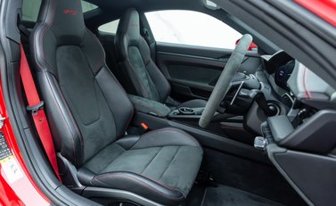 Porsche 911 Carrera 4 GTS (992) 14
