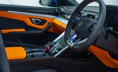 Lamborghini Urus 13