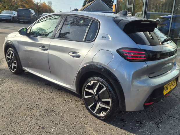 Peugeot 208 GT 9