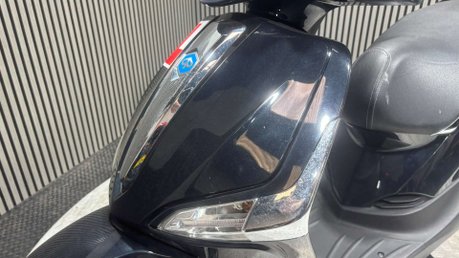 Piaggio Liberty 2021 1 OWNER ONLY 1200 MILES TOP BOX 125CC SCOOTER BIKE 19