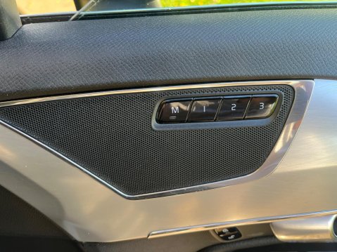 Volvo XC90 2.0 D5 PowerPulse Momentum Auto 4WD Euro 6 (s/s) 5dr 33