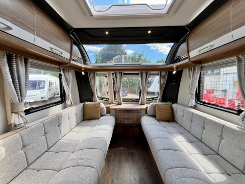 Coachman VIP 460  11